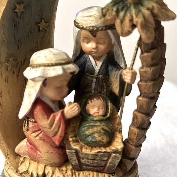 VTG ✝️ Table Top St. Nicholas square, Children’s First Navity Scene - Picture 2 of 7
